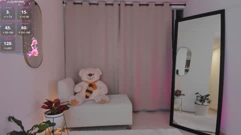 Snapshot of roxie_gates chatting on 29, 11, 2025 R O X I E online show from 29, 11, 2025