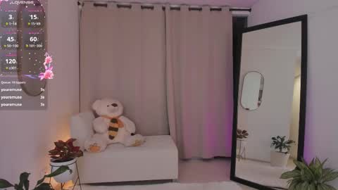 Snapshot of roxie_gates chatting on 30, 11, 2025 R O X I E online show from 30, 11, 2025