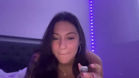 Snapshot of roxie_v chatting on 27, 10, 2025 Roxie online show from 27, 10, 2025