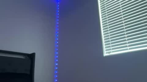 Snapshot of roxie_v chatting on 9, 11, 2025 Roxie online show from 9, 11, 2025