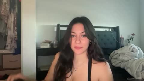 Snapshot of roxie_v chatting on 18, 12, 2025 Roxie online show from 18, 12, 2025