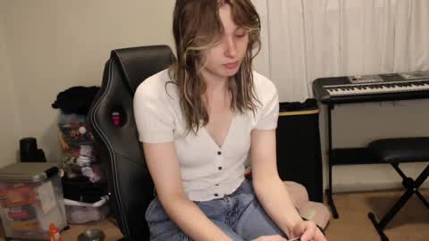 Snapshot of roxiethefox chatting on 13, 9, 2025 roxie online show from 13, 9, 2025