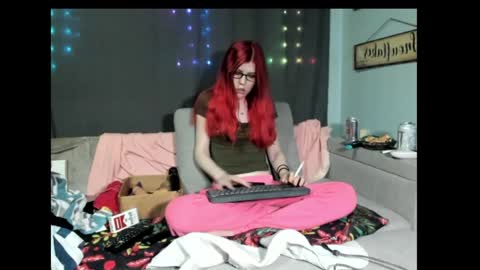 Snapshot of roxihazeleyes chatting on 7, 2, 2025 roxihazeleyes online show from 7, 2, 2025