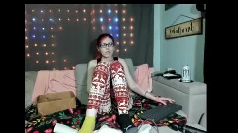 Snapshot of roxihazeleyes chatting on 11, 2, 2025 roxihazeleyes online show from 11, 2, 2025