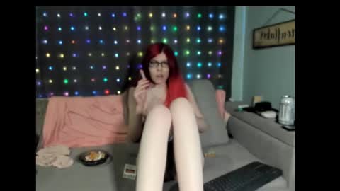 Snapshot of roxihazeleyes chatting on 16, 2, 2025 roxihazeleyes online show from 16, 2, 2025