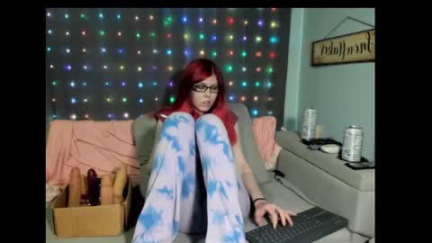 Snapshot of roxihazeleyes chatting on 16, 2, 2025 roxihazeleyes online show from 16, 2, 2025