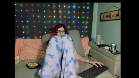 Snapshot of roxihazeleyes chatting on 16, 2, 2025 roxihazeleyes online show from 16, 2, 2025