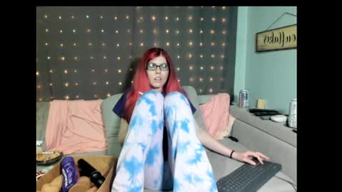 Snapshot of roxihazeleyes chatting on 17, 2, 2025 roxihazeleyes online show from 17, 2, 2025