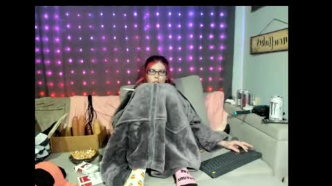 Snapshot of roxihazeleyes chatting on 24, 2, 2025 roxihazeleyes online show from 24, 2, 2025