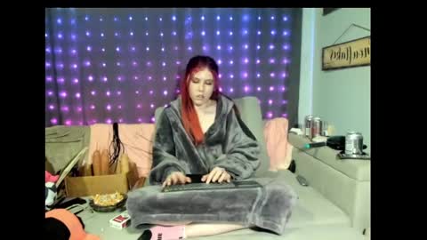 Snapshot of roxihazeleyes chatting on 24, 2, 2025 roxihazeleyes online show from 24, 2, 2025