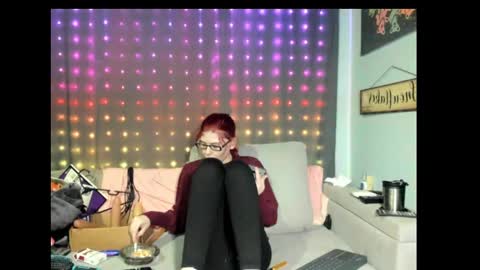 Snapshot of roxihazeleyes chatting on 25, 2, 2025 roxihazeleyes online show from 25, 2, 2025