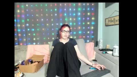 Snapshot of roxihazeleyes chatting on 27, 2, 2025 roxihazeleyes online show from 27, 2, 2025