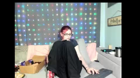 Snapshot of roxihazeleyes chatting on 27, 2, 2025 roxihazeleyes online show from 27, 2, 2025