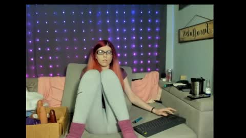 Snapshot of roxihazeleyes chatting on 28, 2, 2025 roxihazeleyes online show from 28, 2, 2025