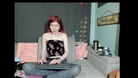 Snapshot of roxihazeleyes chatting on 1, 3, 2025 roxihazeleyes online show from 1, 3, 2025