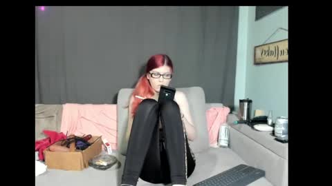 Snapshot of roxihazeleyes chatting on 2, 3, 2025 roxihazeleyes online show from 2, 3, 2025