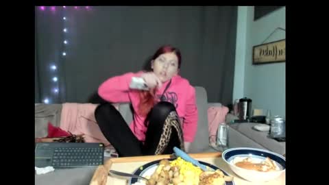 Snapshot of roxihazeleyes chatting on 2, 3, 2025 roxihazeleyes online show from 2, 3, 2025