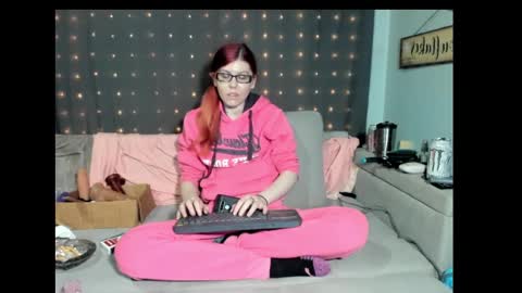 Snapshot of roxihazeleyes chatting on 2, 3, 2025 roxihazeleyes online show from 2, 3, 2025