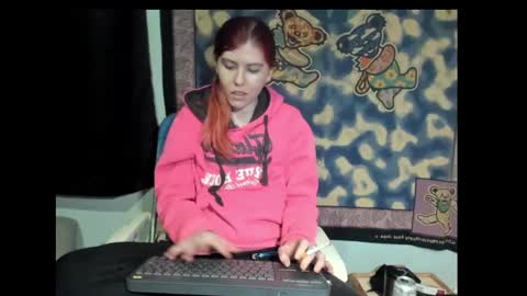 Snapshot of roxihazeleyes chatting on 5, 3, 2025 roxihazeleyes online show from 5, 3, 2025