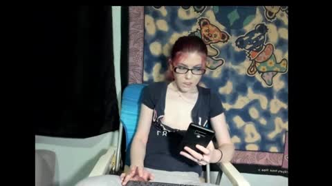 Snapshot of roxihazeleyes chatting on 8, 3, 2025 roxihazeleyes online show from 8, 3, 2025