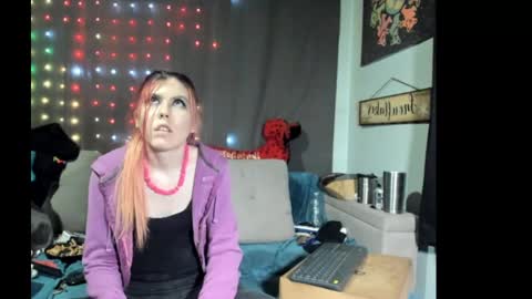 Snapshot of roxihazeleyes chatting on 11, 9, 2025 roxihazeleyes online show from 11, 9, 2025