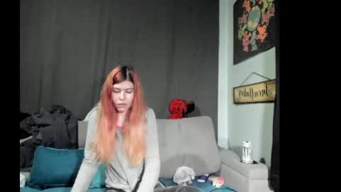 Snapshot of roxihazeleyes chatting on 1, 10, 2025 roxihazeleyes online show from 1, 10, 2025