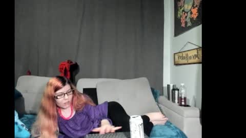 Snapshot of roxihazeleyes chatting on 10, 10, 2025 roxihazeleyes online show from 10, 10, 2025