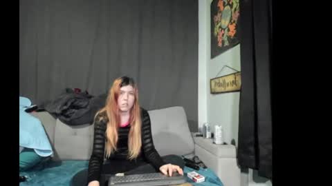 Snapshot of roxihazeleyes chatting on 31, 10, 2025 roxihazeleyes online show from 31, 10, 2025