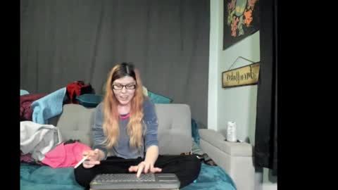 Snapshot of roxihazeleyes chatting on 3, 11, 2025 roxihazeleyes online show from 3, 11, 2025