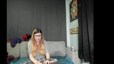 Snapshot of roxihazeleyes chatting on 7, 11, 2025 roxihazeleyes online show from 7, 11, 2025