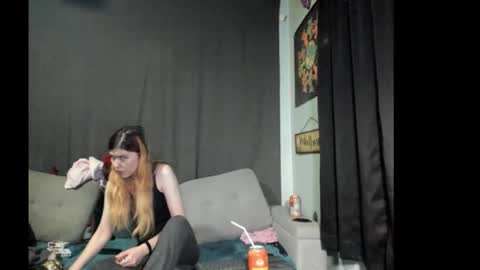 Snapshot of roxihazeleyes chatting on 17, 11, 2025 roxihazeleyes online show from 17, 11, 2025