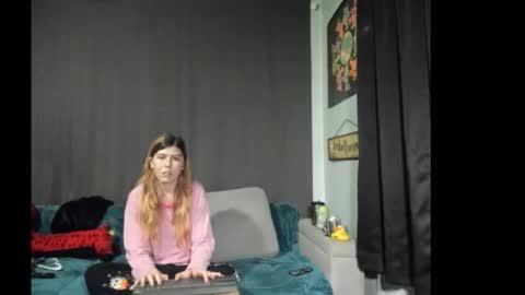 Snapshot of roxihazeleyes chatting on 24, 11, 2025 roxihazeleyes online show from 24, 11, 2025