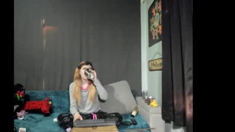 Snapshot of roxihazeleyes chatting on 26, 11, 2025 roxihazeleyes online show from 26, 11, 2025