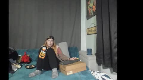 Snapshot of roxihazeleyes chatting on 4, 12, 2025 roxihazeleyes online show from 4, 12, 2025