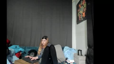 roxihazeleyes online show from 18, 12, 2025