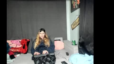 roxihazeleyes online show from 14, 2, 2026