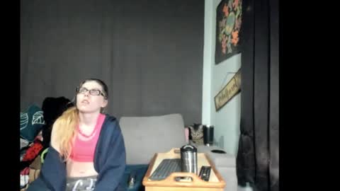 roxihazeleyes online show from 5, 3, 2026