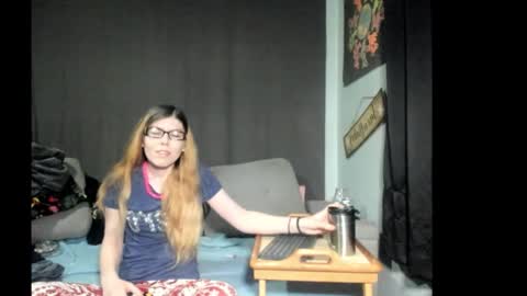 roxihazeleyes online show from 8, 3, 2026