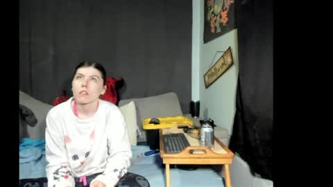 roxihazeleyes online show from 8, 4, 2026