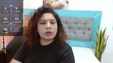 Snapshot of roxx_iie chatting on 8, 10, 2025 roxiie online show from 8, 10, 2025