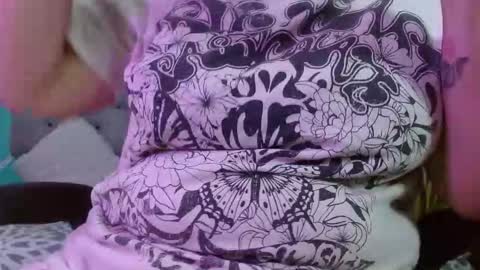 Snapshot of roxx_iie chatting on 17, 11, 2025 roxiie online show from 17, 11, 2025