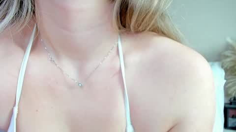 Snapshot of roxxana227 chatting on 4, 3, 2025 Rox online show from 4, 3, 2025