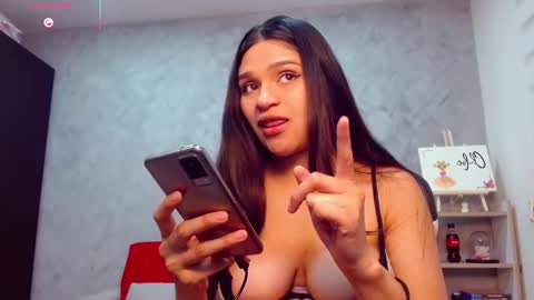 Snapshot of roxxi_2110 chatting on 6, 10, 2025 roxxi_2110 online show from 6, 10, 2025