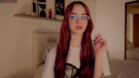 Snapshot of roxxy_mora chatting on 24, 10, 2025 Roxxy online show from 24, 10, 2025