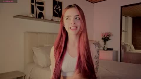 Snapshot of roxxy_mora chatting on 13, 11, 2025 Roxxy online show from 13, 11, 2025