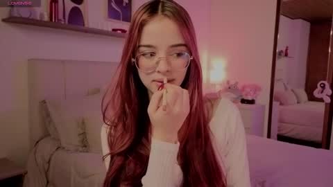 Snapshot of roxxy_mora chatting on 1, 12, 2025 Roxxy online show from 1, 12, 2025