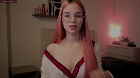 Snapshot of roxxy_mora chatting on 22, 12, 2025 Roxxy online show from 22, 12, 2025