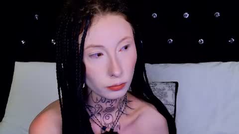 Snapshot of roxy_morrison_x chatting on 4, 7, 2026 roxanne online show from 4, 7, 2026