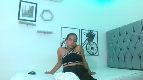 roxy_stone1 online show from 1, 3, 2025