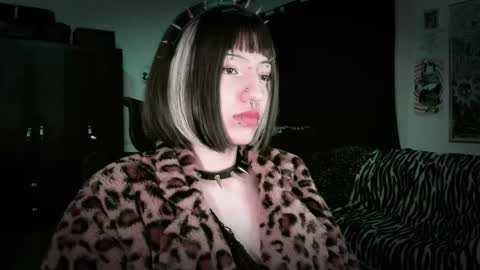 Snapshot of roxy_toxic chatting on 14, 5, 2026 Roxy Independient model Help me to reach 50 thumbs up online show from 14, 5, 2026